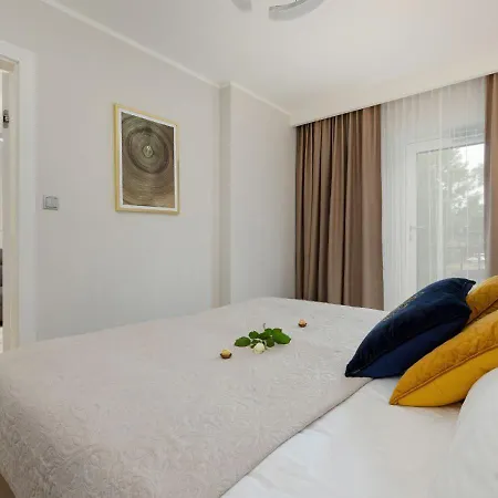 Baltic Alkam Nr 7, 8 - Klimatyzowany, Warszawska 11 * ポビエロボ