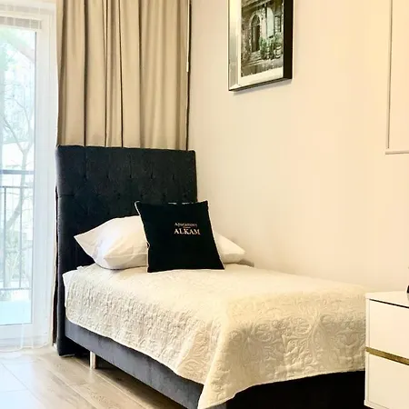 Baltic Alkam Nr 7, 8 - Klimatyzowany, Warszawska 11 * ポビエロボ