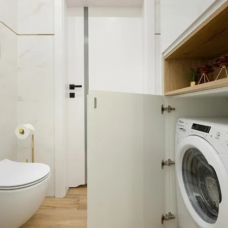 Baltic Alkam Nr 7, 8 - Klimatyzowany, Warszawska 11 ポビエロボ